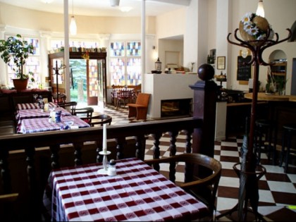 Photo: Brasserie in der alten Kirche